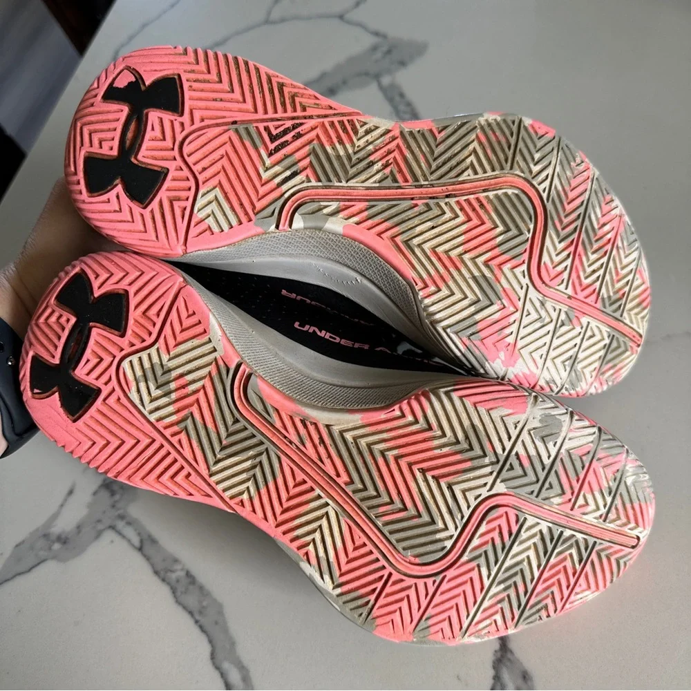 UNDER ARMOUR UA GS JET Basketball Sneakers - Picture 6 of 8